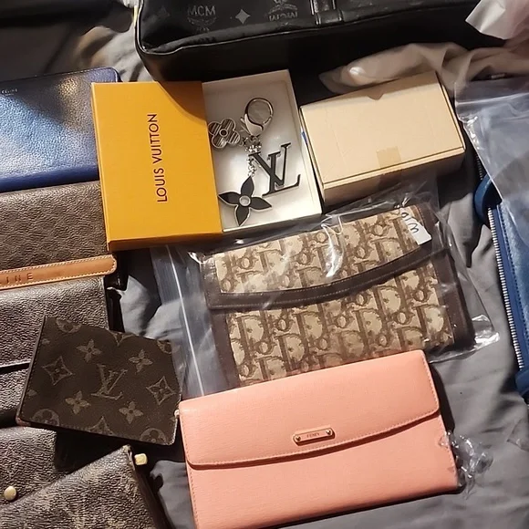 LOUIS VUITTON BURBERRY CELINE 財布 小物 まとめ
